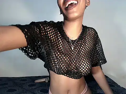 MinnieBee101 online show from November 29, 2025, 12:27 pm