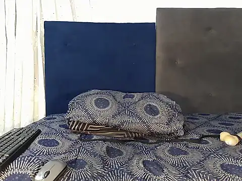 MinnieBee101 online show from March 8, 2026, 2:04 am