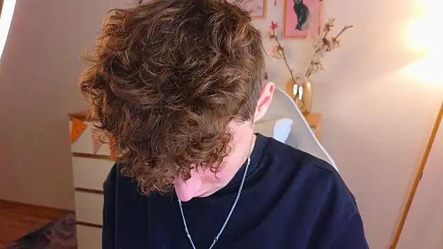 crisp1n online show from November 11, 2025, 3:07 pm