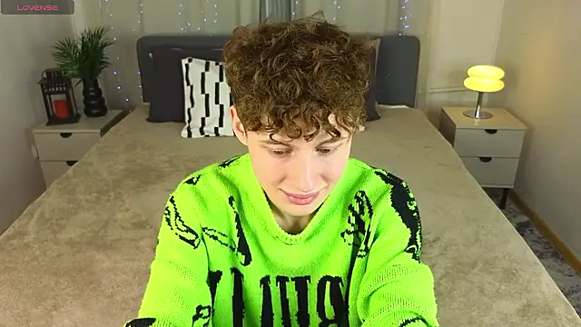 Snapshot of crisp1n chatting on February 15, 2026, 3:55 pm crisp1n online show from February 15, 2026, 3:55 pm