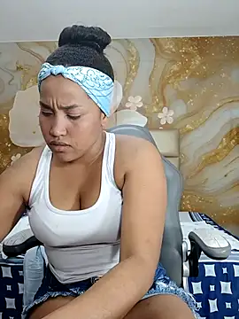 NahomiWalker  online show from February 21, 2026, 7:49 pm