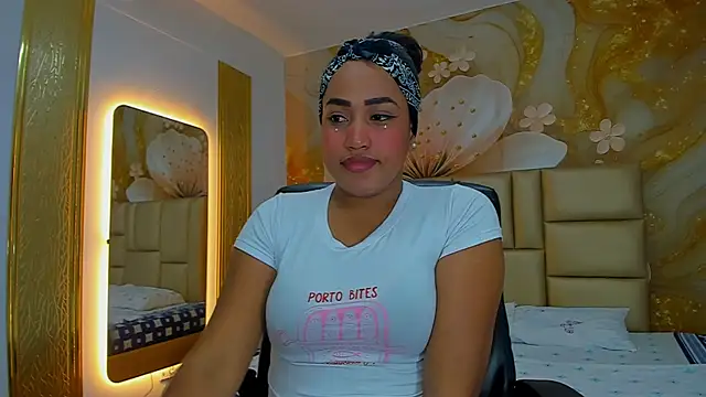 NahomiWalker  online show from January 6, 2026, 8:24 pm