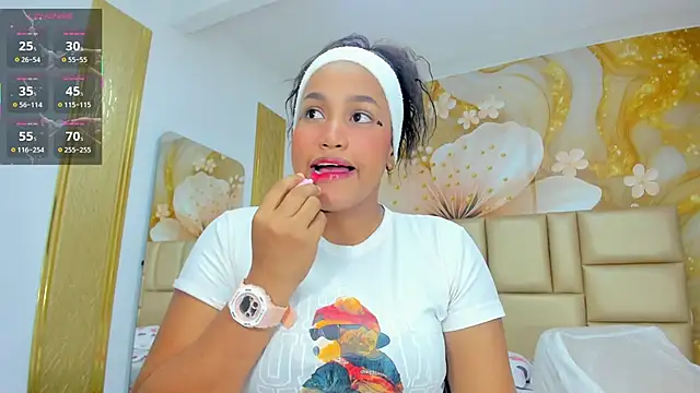 NahomiWalker  online show from March 6, 2026, 7:53 pm