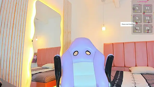 NahomiWalker  online show from April 10, 2026, 7:43 pm