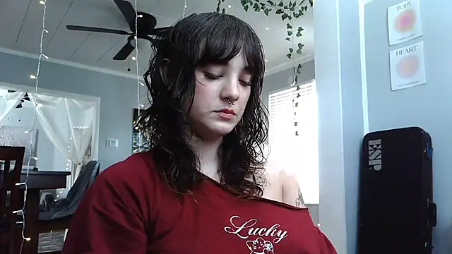 Snapshot of Trickylucy555 chatting on June 24, 2026, 6:17 pm Trickylucy555 online show from June 24, 2026, 6:17 pm