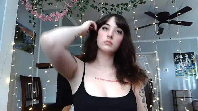 Snapshot of Trickylucy555 chatting on July 6, 2026, 7:49 pm Trickylucy555 online show from July 6, 2026, 7:49 pm