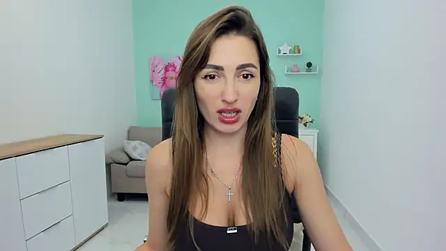 LaraSmelal online show from July 26, 2026, 4:52 am