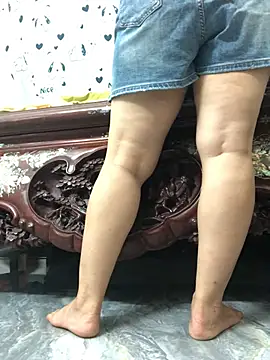 HinayLa online show from April 8, 2026, 3:19 am