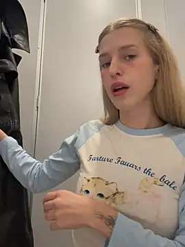 kira mia online show from May 7, 2026, 4:21 pm