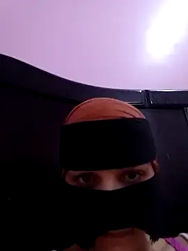 Snapshot of SandyAmr chatting on March 3, 2026, 7:37 am SandyAmr online show from March 3, 2026, 7:37 am