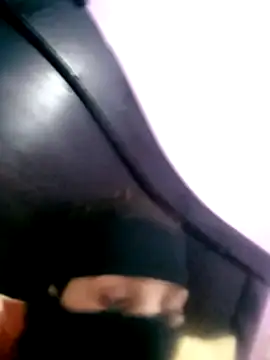 SandyAmr online show from November 5, 2025, 7:33 am