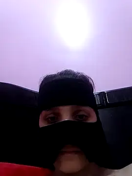 Snapshot of SandyAmr chatting on November 19, 2025, 8:47 am SandyAmr online show from November 19, 2025, 8:47 am