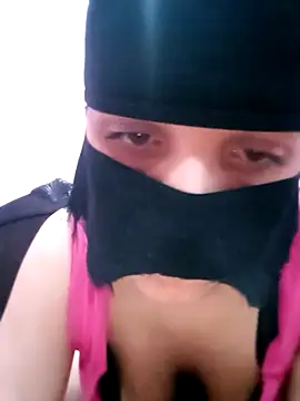 Snapshot of SandyAmr chatting on December 4, 2025, 8:57 am SandyAmr online show from December 4, 2025, 8:57 am