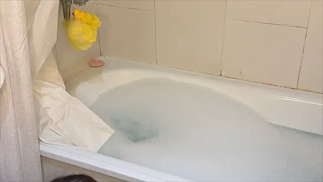 julia mendes online show from November 23, 2025, 3:27 am