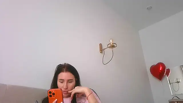 Snapshot of Qaralinn chatting on February 27, 2026, 8:58 am Qaralinn online show from February 27, 2026, 8:58 am