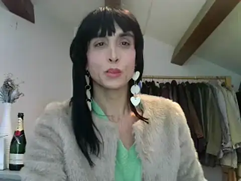 DeboraMee online show from October 25, 2025, 7:51 am