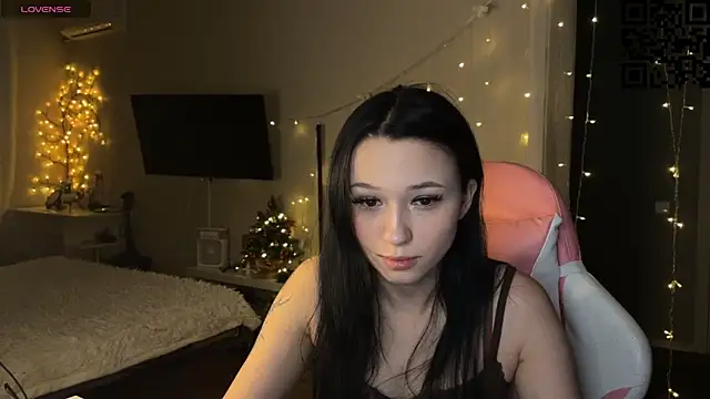 Snapshot of ella_simons chatting on January 13, 2026, 1:31 am ella simons online show from January 13, 2026, 1:31 am