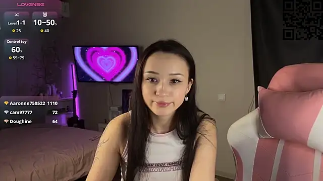 Snapshot of ella_simons chatting on November 28, 2025, 12:11 am ella simons online show from November 28, 2025, 12:11 am