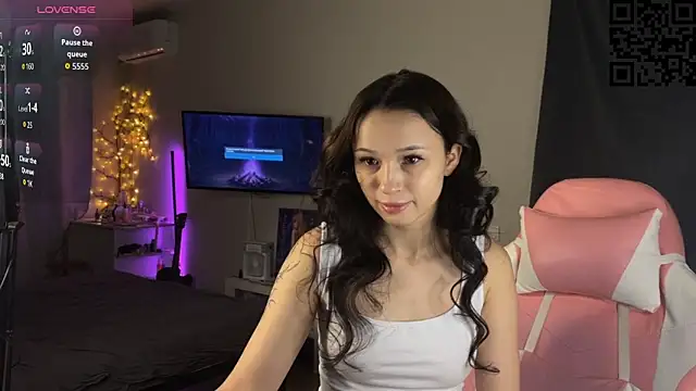 Snapshot of ella_simons chatting on November 23, 2025, 1:04 am ella simons online show from November 23, 2025, 1:04 am