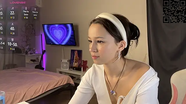 Snapshot of ella_simons chatting on November 8, 2025, 2:04 am ella simons online show from November 8, 2025, 2:04 am