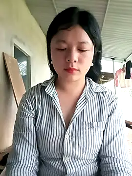 lisa-bae00 online show from April 15, 2026, 11:38 pm