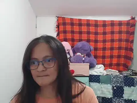 Snapshot of Kinkybela2025 chatting on October 28, 2025, 2:27 pm Kinkybela2025 online show from October 28, 2025, 2:27 pm