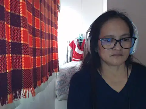 Kinkybela2025 online show from May 18, 2026, 6:51 am