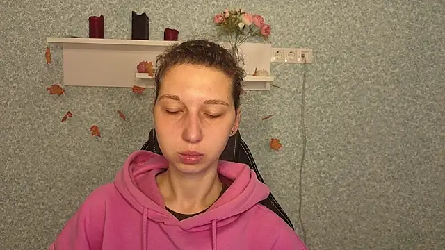 CuteEllii online show from November 21, 2025, 5:06 am