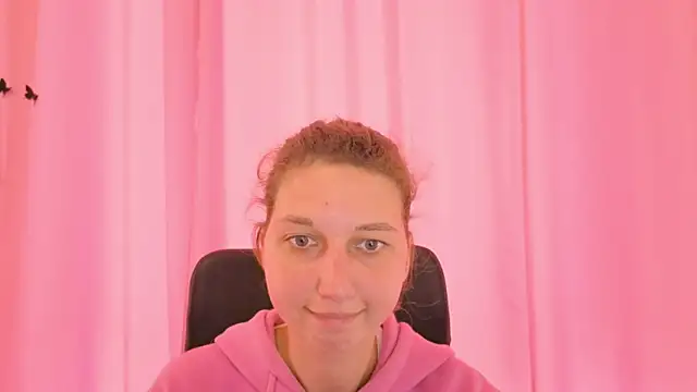 CuteEllii online show from October 24, 2025, 10:03 am