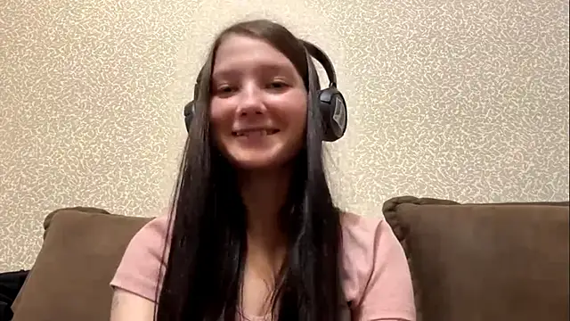 Snapshot of auroracus chatting on October 22, 2025, 8:14 am auroracus online show from October 22, 2025, 8:14 am