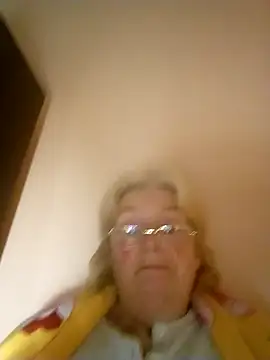 AmyLove353 online show from February 6, 2026, 9:44 pm