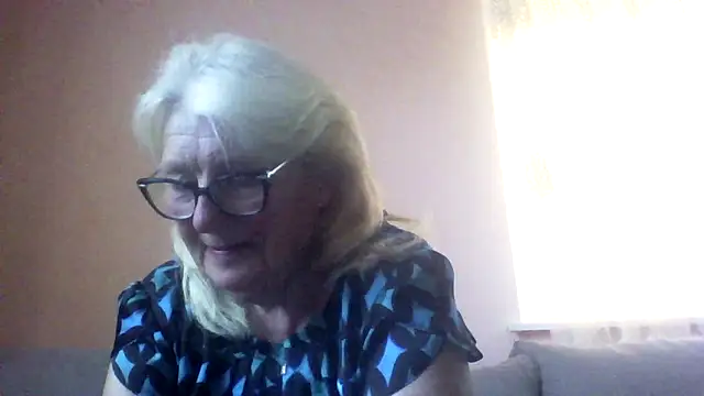 AmyLove353 online show from June 19, 2026, 3:34 am