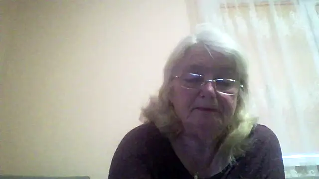 AmyLove353 online show from May 14, 2026, 2:41 am