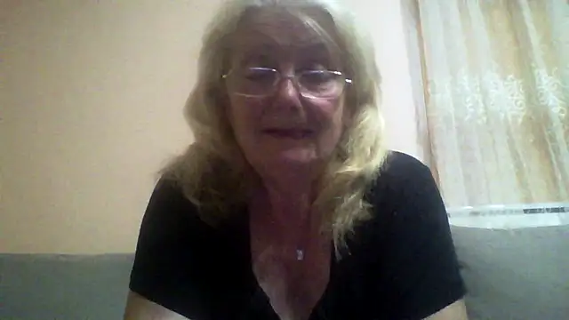 AmyLove353 online show from June 29, 2026, 8:52 pm
