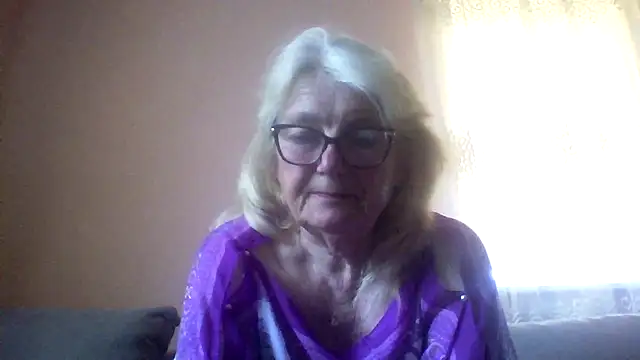 AmyLove353 online show from June 5, 2026, 3:44 am