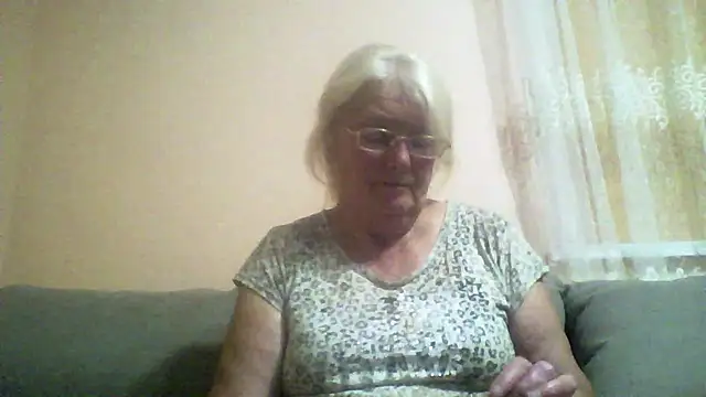 AmyLove353 online show from July 28, 2026, 8:52 pm