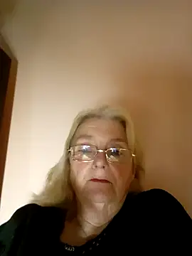 AmyLove353 online show from February 12, 2026, 8:08 pm