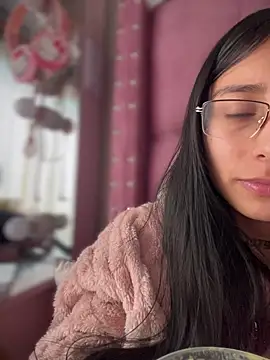 Snapshot of Violeet-Smith chatting on April 15, 2026, 7:58 pm Violeet-Smith online show from April 15, 2026, 7:58 pm