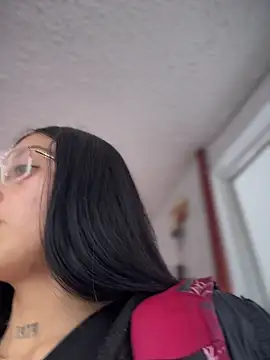 Snapshot of Violeet-Smith chatting on April 6, 2026, 8:32 pm Violeet-Smith online show from April 6, 2026, 8:32 pm