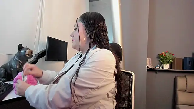 Danna piink  online show from March 27, 2026, 11:11 am