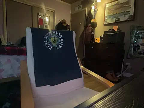 Snapshot of Macduckd chatting on February 8, 2026, 7:11 pm Macduckd online show from February 8, 2026, 7:11 pm