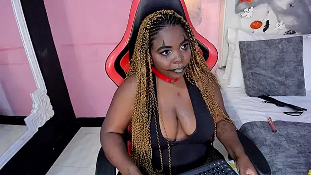 Snapshot of EvaTyson chatting on October 31, 2025, 5:42 pm EvaTyson online show from October 31, 2025, 5:42 pm