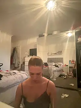 Snapshot of DaisyLoverxox chatting on October 31, 2025, 4:58 pm DaisyLoverxox online show from October 31, 2025, 4:58 pm