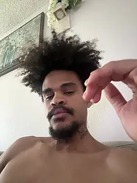 Snapshot of Mrmakeherwet_Tez chatting on February 26, 2026, 4:07 pm Mrmakeherwet Tez online show from February 26, 2026, 4:07 pm