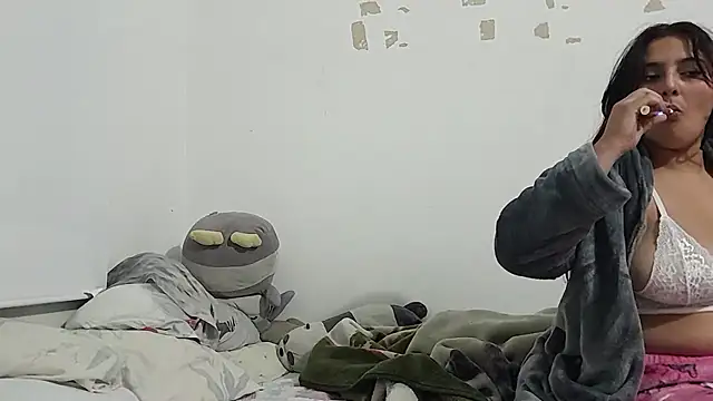 Snapshot of Layla_Latina chatting on February 7, 2026, 1:24 am Layla Latina online show from February 7, 2026, 1:24 am