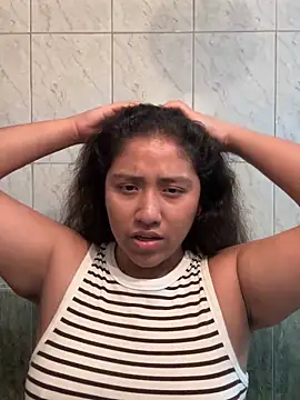 Kmiii21 online show from December 2, 2025, 7:26 pm