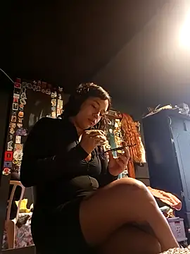 Isis Bathory online show from December 22, 2025, 1:33 pm