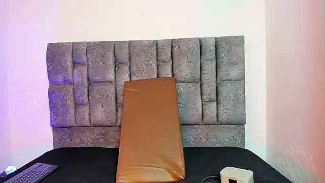 miah storm online show from November 8, 2025, 2:48 am