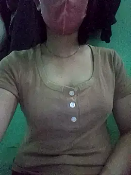 Snapshot of Emili68 chatting on November 3, 2025, 9:24 am Emili68 online show from November 3, 2025, 9:24 am