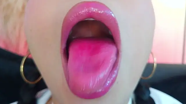 mia roux1 online show from March 28, 2026, 10:11 pm